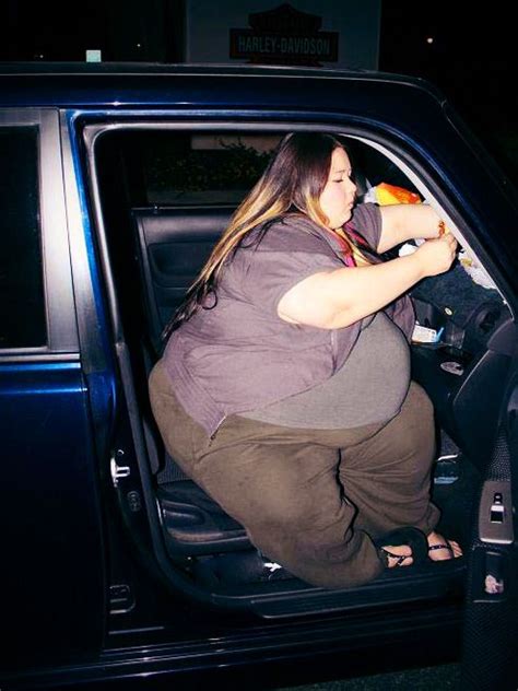 Ssbbw Jackie struggling to get in the car!!